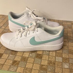 Nike White and Mint Green Athletic Shoes women’s size 8